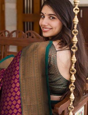 Wine green silk blend jacuard work festival saree with unstitched blouse piece 4