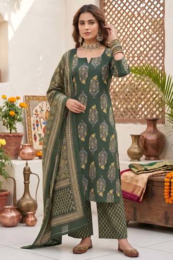 Green floral printed straight kurta set for women