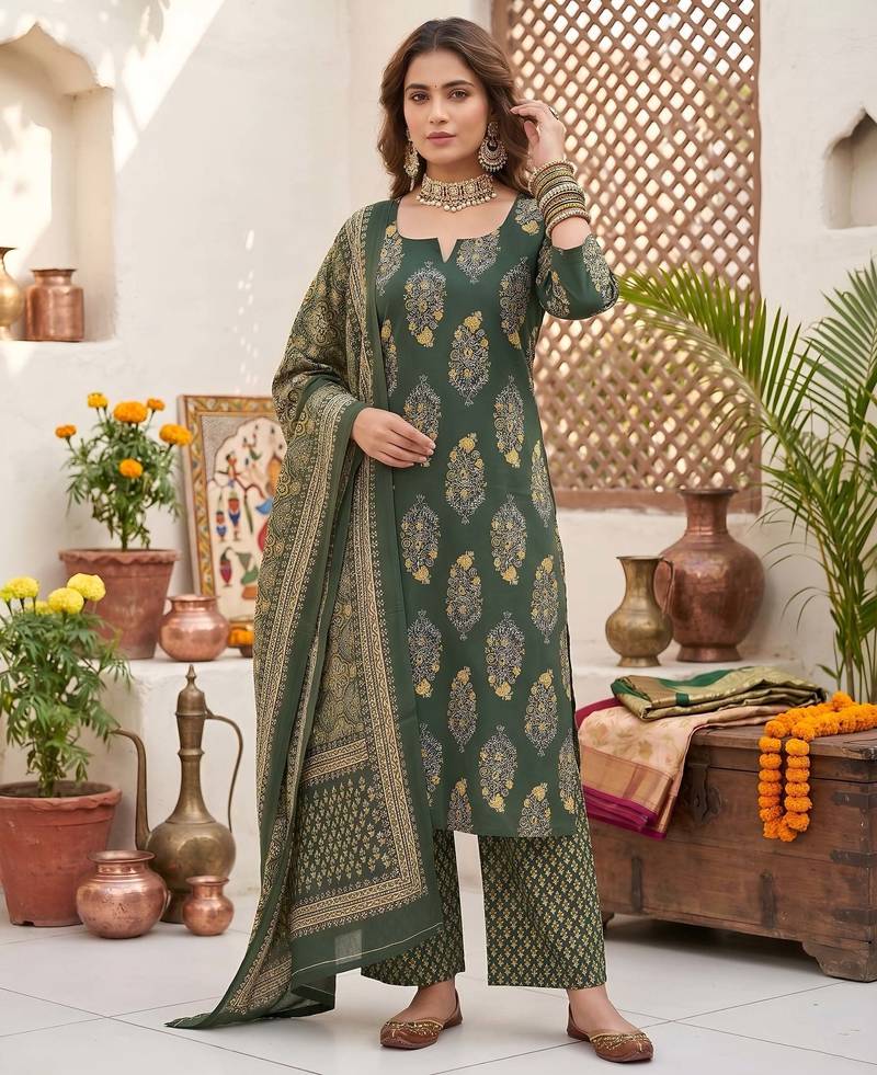 Green floral printed straight kurta set for women