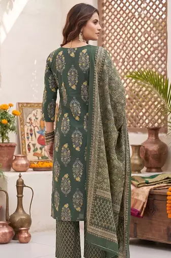 Green floral printed straight kurta set for women