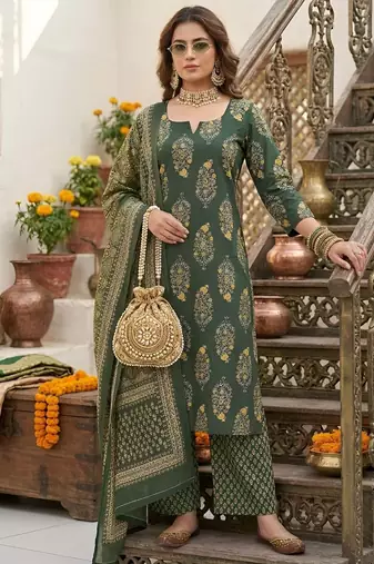 Green floral printed straight kurta set for women