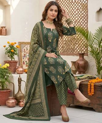 Green floral printed straight kurta set for women 4
