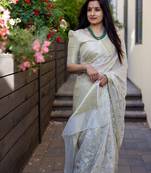 White silk blend jacuard work festival saree with unstitched blouse piece