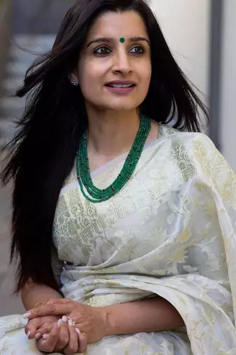 White silk blend jacuard work festival saree with unstitched blouse piece
