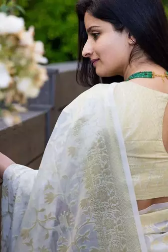 White silk blend jacuard work festival saree with unstitched blouse piece