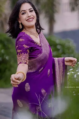 Purple silk blend jacuard work festival saree with unstitched blouse piece