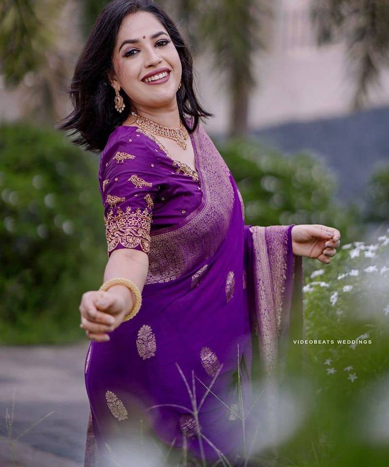 Purple silk blend jacuard work festival saree with unstitched blouse piece