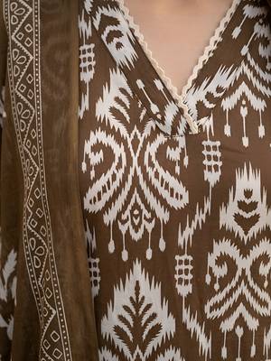 Brown floral printed straight kurta set for women 5