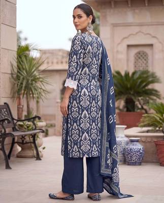 Blue floral printed straight kurta set for women 2