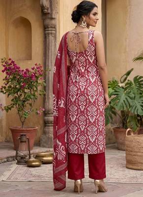 Pink floral printed straight kurta set for women 2