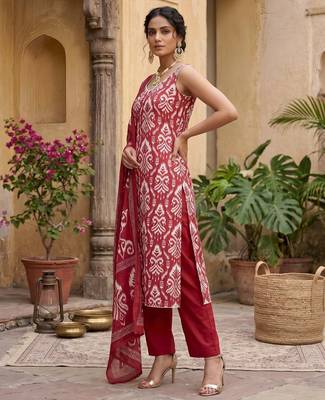 Pink floral printed straight kurta set for women 4