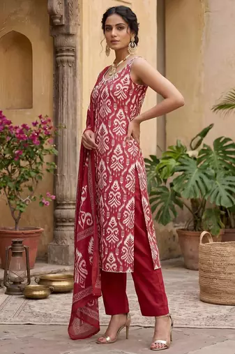 Pink floral printed straight kurta set for women