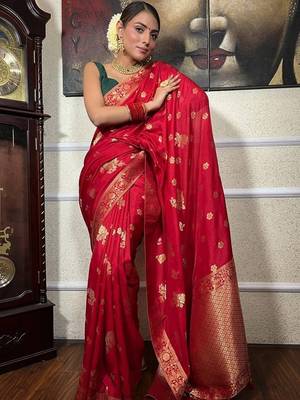 Red green silk blend jacuard work festival saree with unstitched blouse piece 1