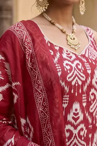 Pink floral printed straight kurta set for women