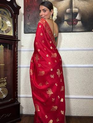 Red green silk blend jacuard work festival saree with unstitched blouse piece 2