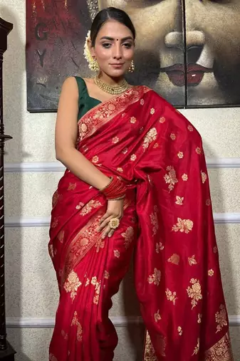 Red green silk blend jacuard work festival saree with unstitched blouse piece