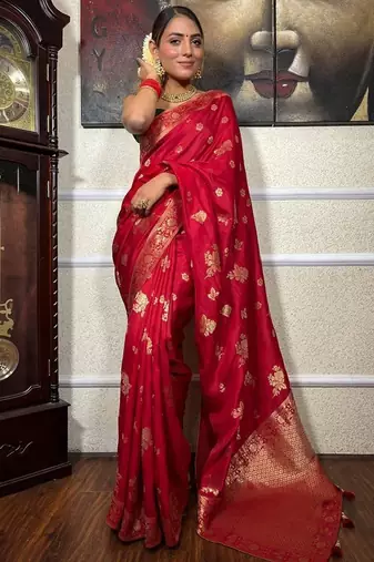 Red green silk blend jacuard work festival saree with unstitched blouse piece