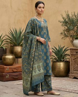 Teal green floral printed straight kurta set for women 4