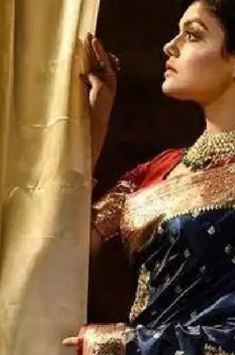 Blue red silk blend jacuard work festival saree with unstitched blouse piece