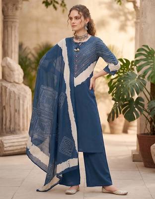 Blue floral printed straight kurta set for women 1