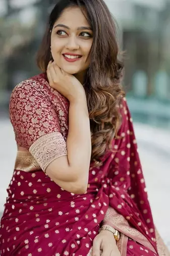 Maroon silk blend jacuard work festival saree with unstitched blouse piece
