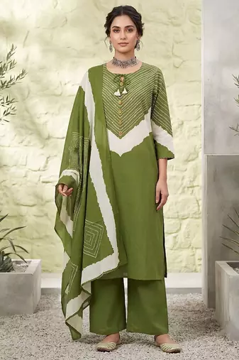 Green floral printed straight kurta set for women