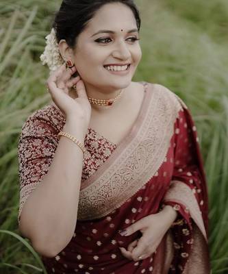 Maroon silk blend jacuard work festival saree with unstitched blouse piece 4