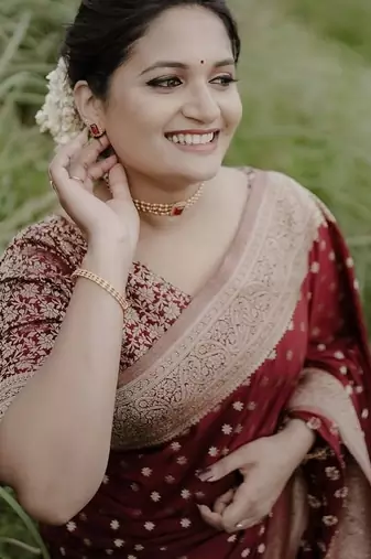 Maroon silk blend jacuard work festival saree with unstitched blouse piece