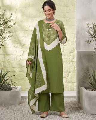 Green floral printed straight kurta set for women 5