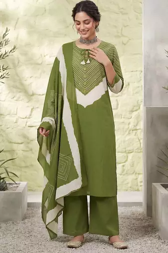 Green floral printed straight kurta set for women