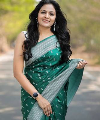 Green silk blend jacuard work festival saree with unstitched blouse piece 2