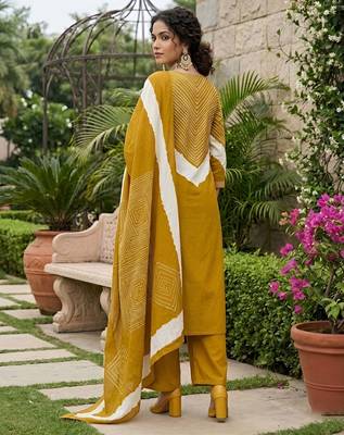 Yellow floral printed straight kurta set for women 2