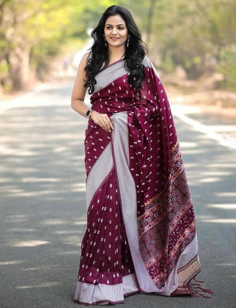 Maroon silk blend jacuard work festival saree with unstitched blouse piece
