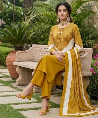 Yellow floral printed straight kurta set for women 3