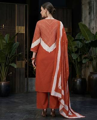 Rust floral printed straight kurta set for women 2