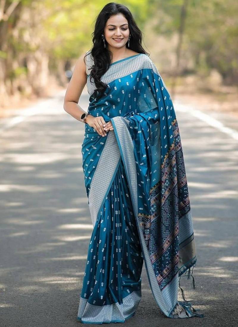 Rama  silk blend jacuard work festival saree with unstitched blouse piece