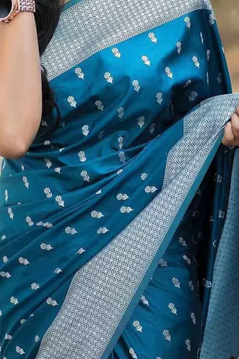 Rama  silk blend jacuard work festival saree with unstitched blouse piece