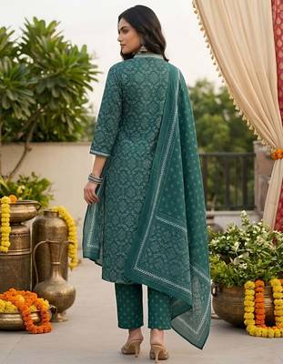 Teal green floral printed straight kurta set for women 2