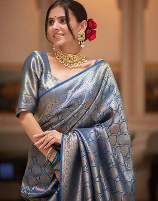 Black silk blend jacuard work festival saree with unstitched blouse piece 4