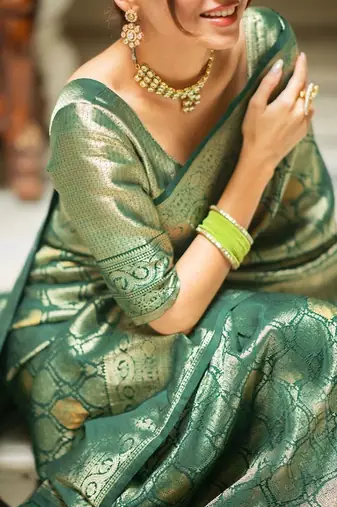 Green silk blend jacuard work festival saree with unstitched blouse piece