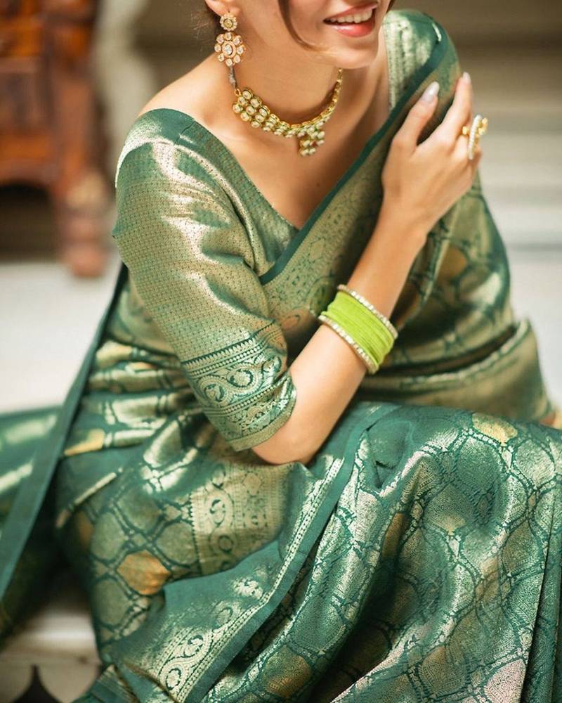 Green silk blend jacuard work festival saree with unstitched blouse piece