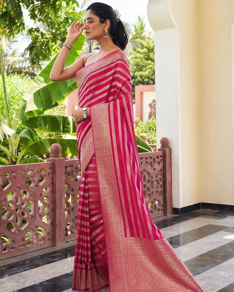 Pink silk blend jacuard work festival saree with unstitched blouse piece
