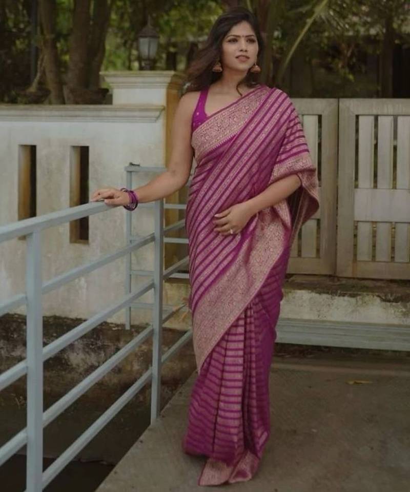 Purple silk blend jacuard work festival saree with unstitched blouse piece