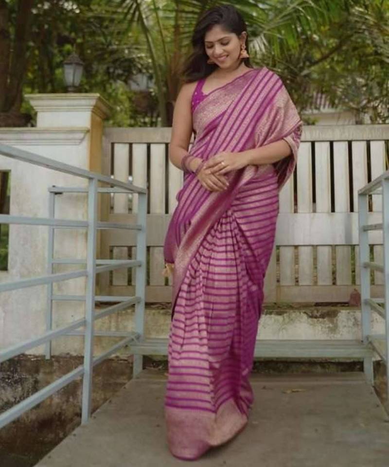 Purple silk blend jacuard work festival saree with unstitched blouse piece