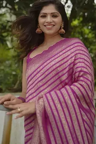 Purple silk blend jacuard work festival saree with unstitched blouse piece