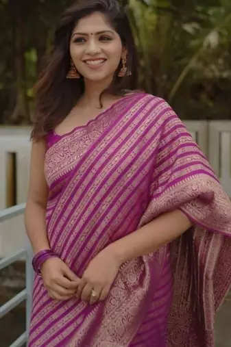 Purple silk blend jacuard work festival saree with unstitched blouse piece
