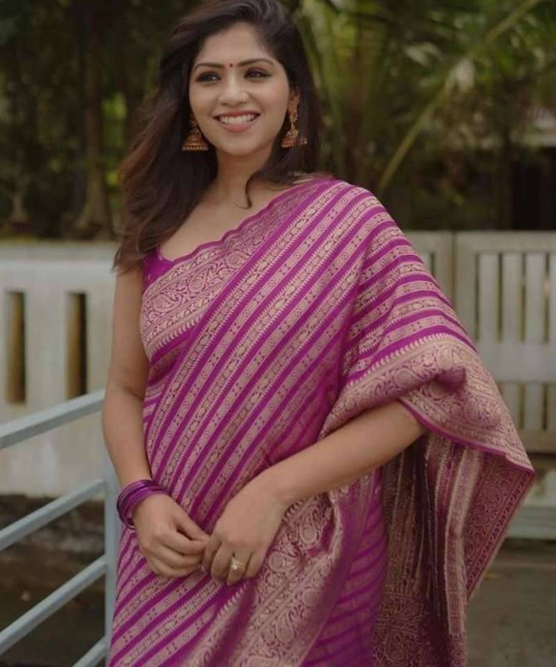Purple silk blend jacuard work festival saree with unstitched blouse piece