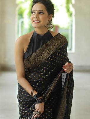 Black silk blend jacuard work festival saree with unstitched blouse piece 3