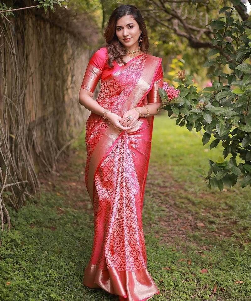 Pink silk blend jacuard work festival saree with unstitched blouse piece