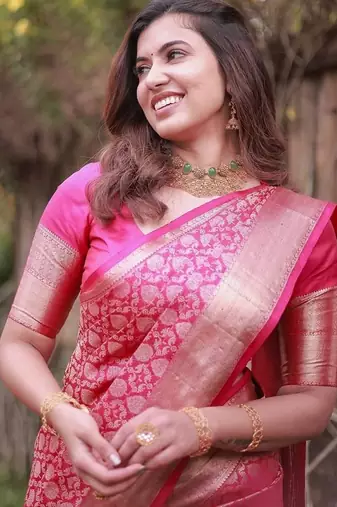 Pink silk blend jacuard work festival saree with unstitched blouse piece